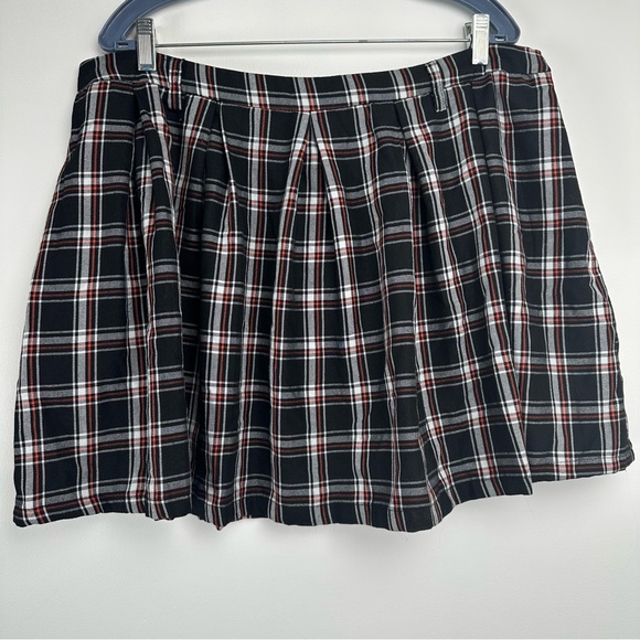 Hot Topic Tiered Mini Skirt Plus Size 2X Black Red Plaid Goth Grunge Emo Punk - Picture 1 of 8